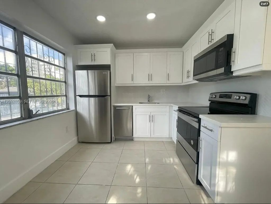 858 Sw 2nd Street #4, Miami