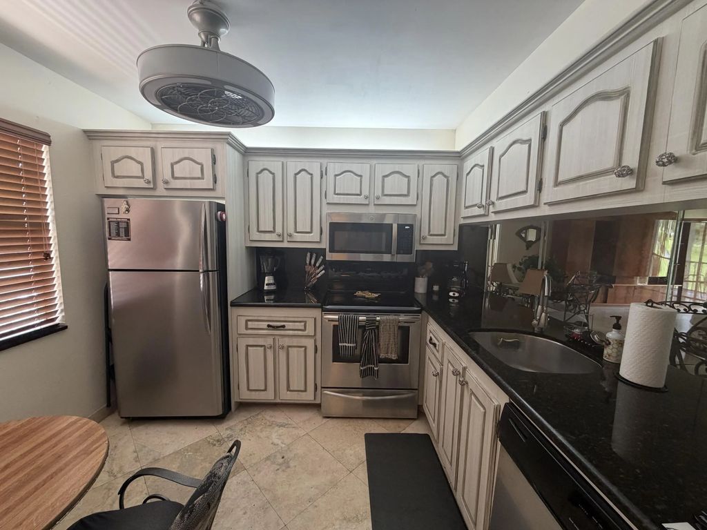 4502 Martinique Way #d2, Coconut Creek