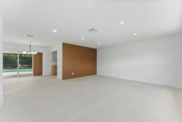 4 of 41 - 6873 S Plymouth Drive S, Lake Worth, FL