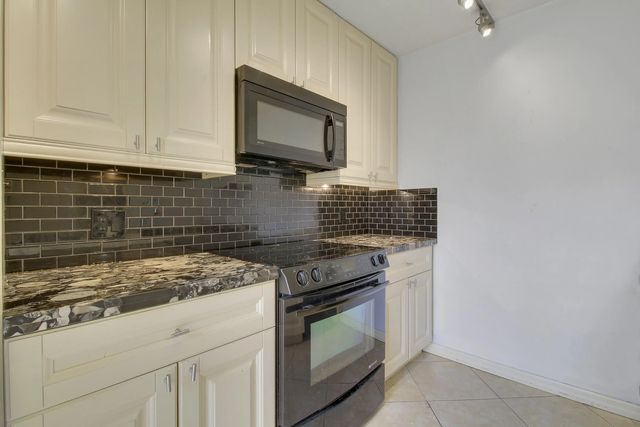 4 of 31 - 2218 22nd Way, West Palm Beach, FL