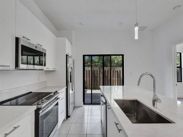 3 of 25 - 8195 Nw 104th Avenue #2, Doral, FL
