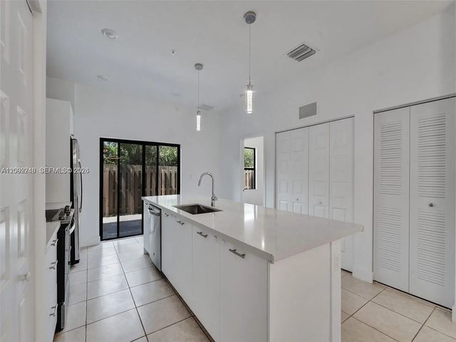 4 of 25 - 8195 Nw 104th Avenue #2, Doral, FL