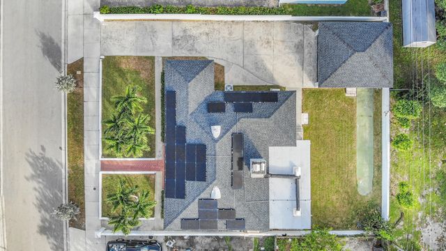 2 of 18 - 916 31st Street, West Palm Beach, FL