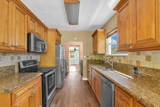 3 of 18 - 916 31st Street, West Palm Beach, FL