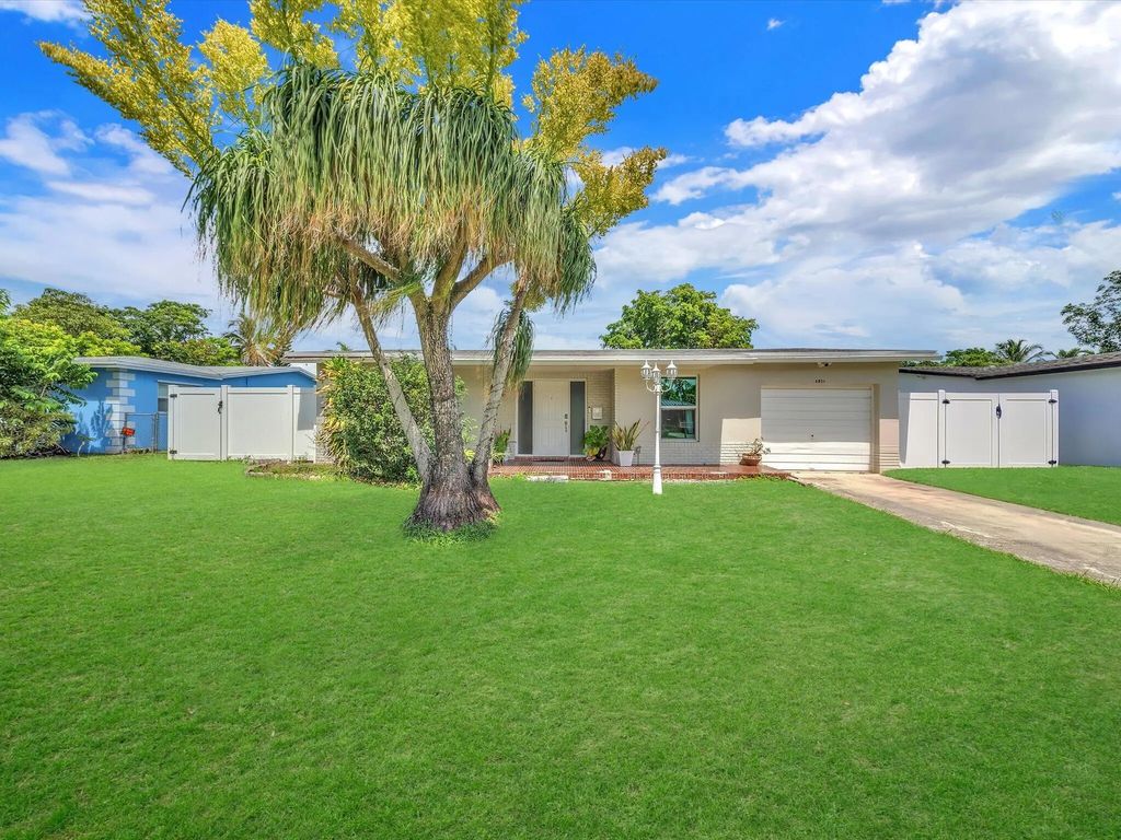 6851 Sw 7th Place, North Lauderdale