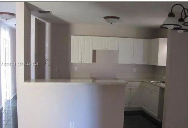 3 of 8 - 1050 Nw 4th Street, Boynton Beach, FL
