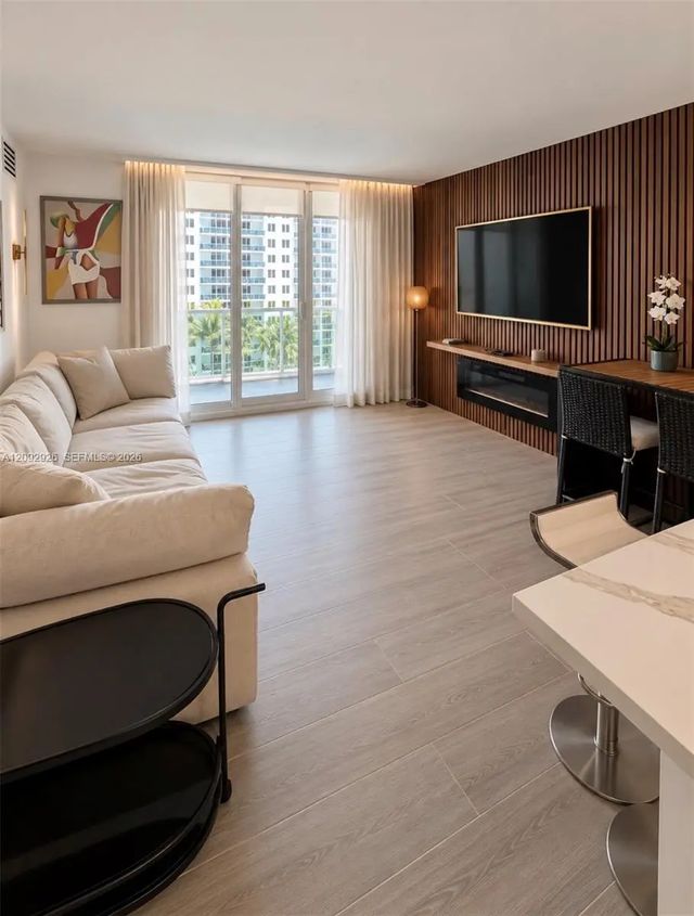 4 of 28 - 2301 Collins Avenue #1019, Miami Beach, FL