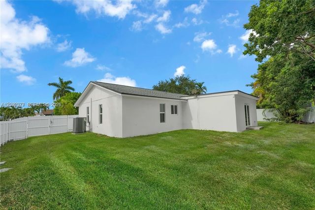 4 of 28 - 11011 Sw 162nd Terrace, Miami, FL