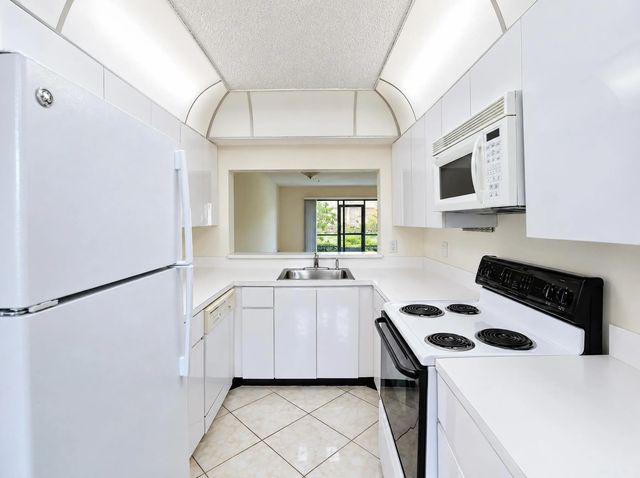 2 of 30 - 7915 Willow Spring #1218, Lake Worth, FL