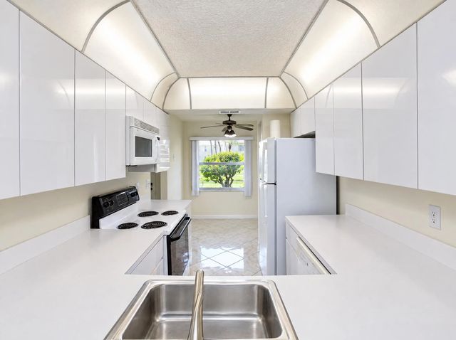 3 of 30 - 7915 Willow Spring #1218, Lake Worth, FL