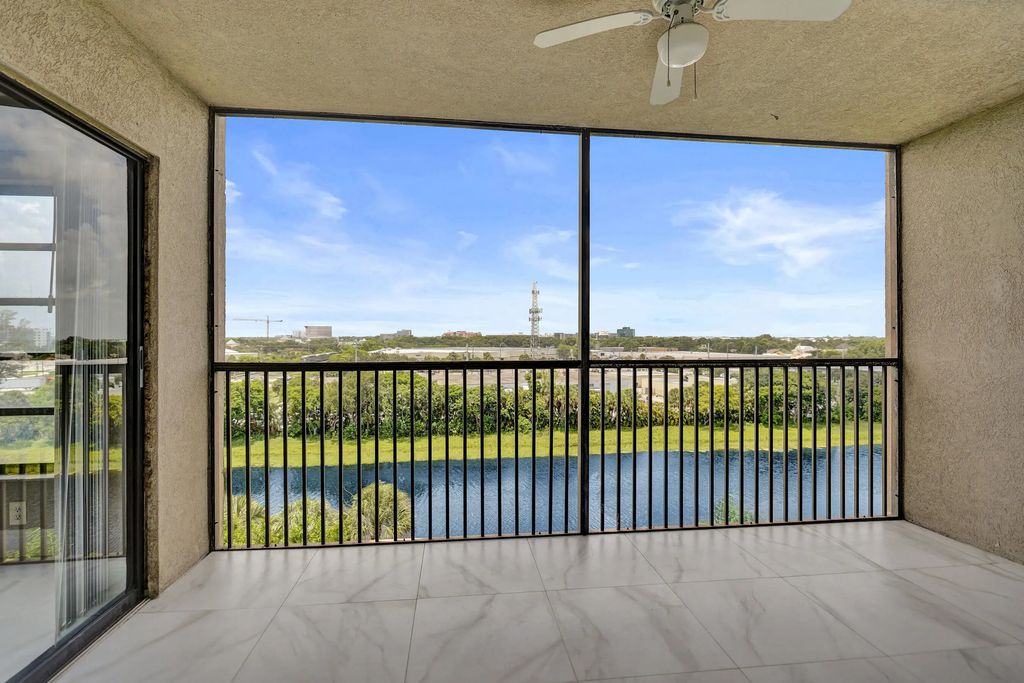 2200 S Cypress Bend Drive #707, Pompano Beach