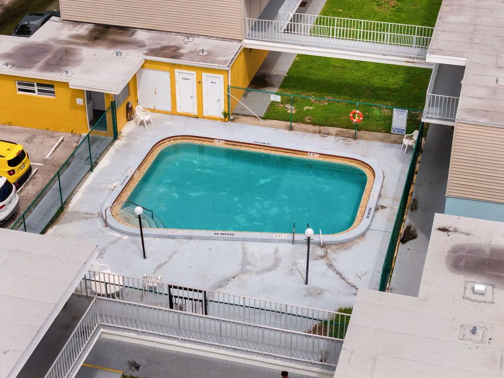 1500 Crescent Circle #b215, Lake Park