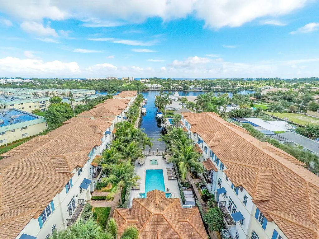 803 Estancia Way, Boynton Beach