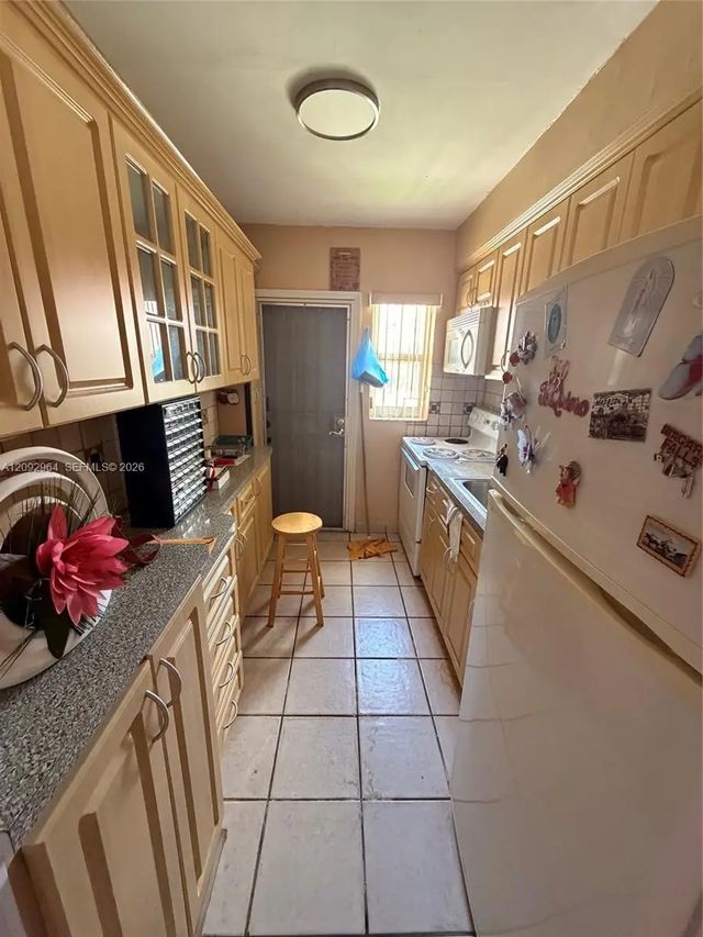 3 of 5 - 3410 Sw 9th Street #2a, Miami, FL
