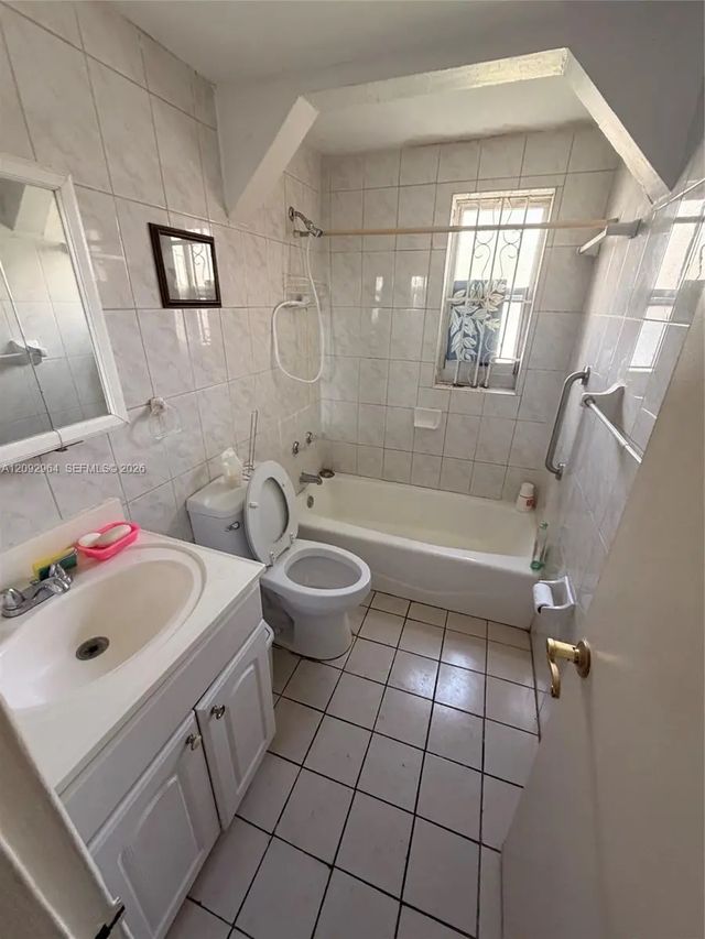 4 of 5 - 3410 Sw 9th Street #2a, Miami, FL