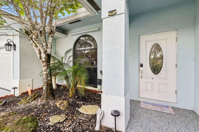 4 of 32 - 141 Lexington Drive, Royal Palm Beach, FL