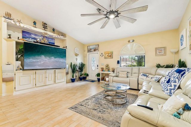 5 of 32 - 141 Lexington Drive, Royal Palm Beach, FL