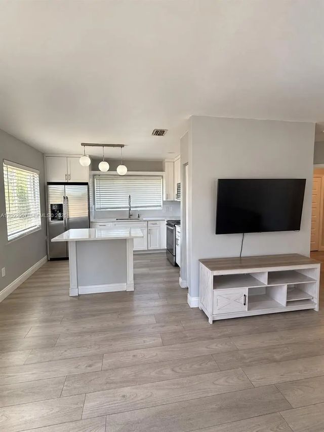 3 of 11 - 2315 Nw 35th Street, Miami, FL