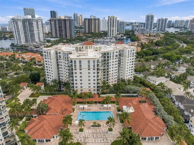 19900 E Country Club Drive #116, Aventura