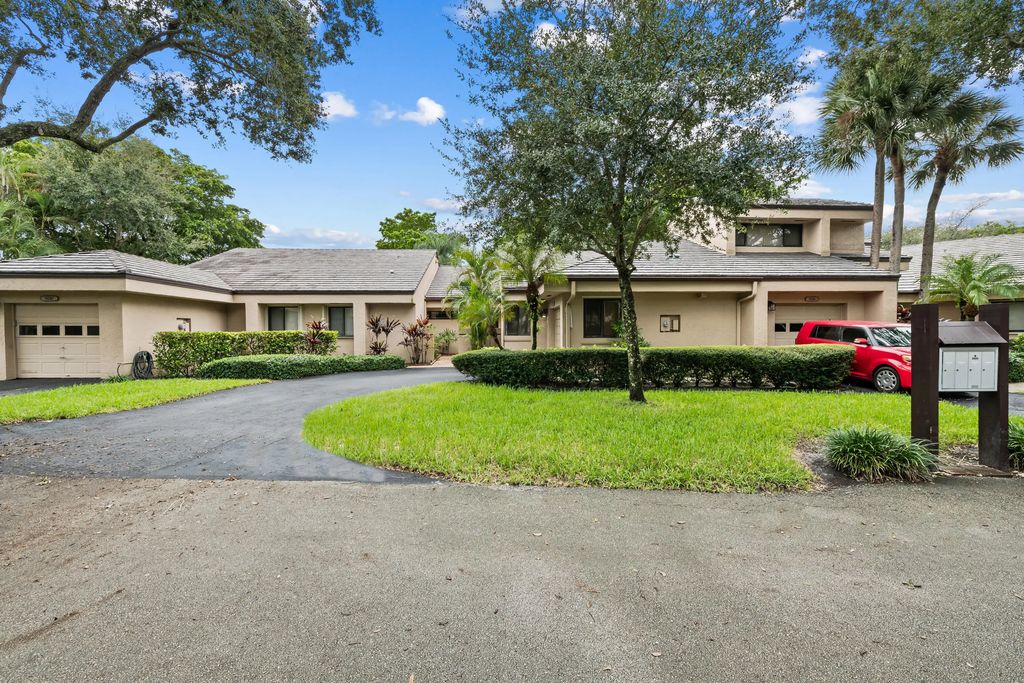 9212 Chelsea Drive N, Plantation