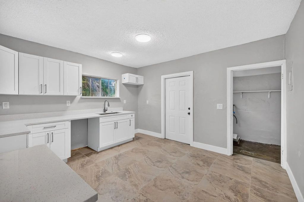 2731 Nw 6th Court, Fort Lauderdale
