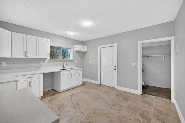 2731 Nw 6th Court, Fort Lauderdale