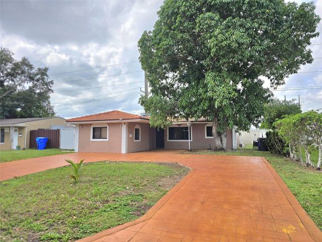 2 of 33 - 2420 N 59th Terrace, Hollywood, FL