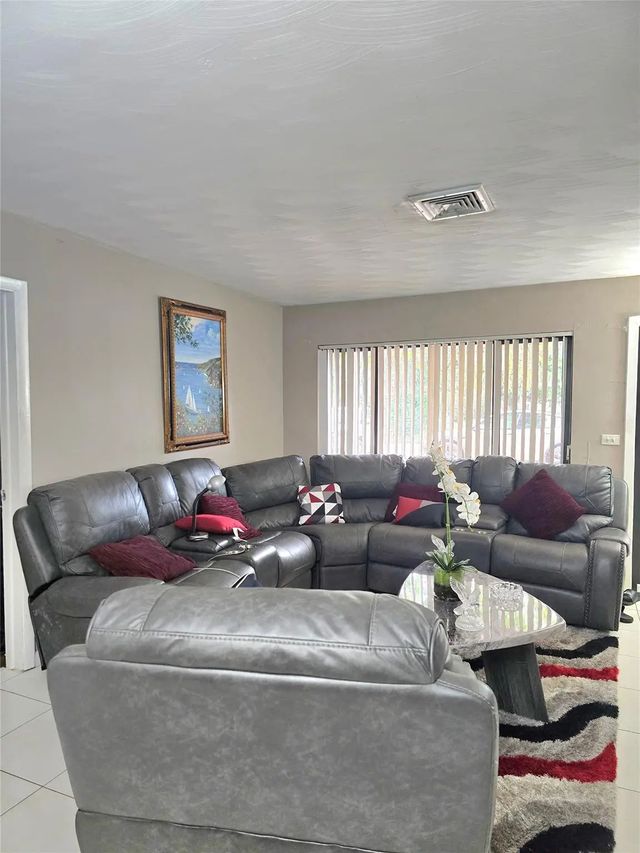 4 of 33 - 2420 N 59th Terrace, Hollywood, FL