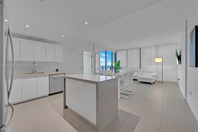 3 of 53 - 1600 Ne 1st Avenue #2916, Miami, FL