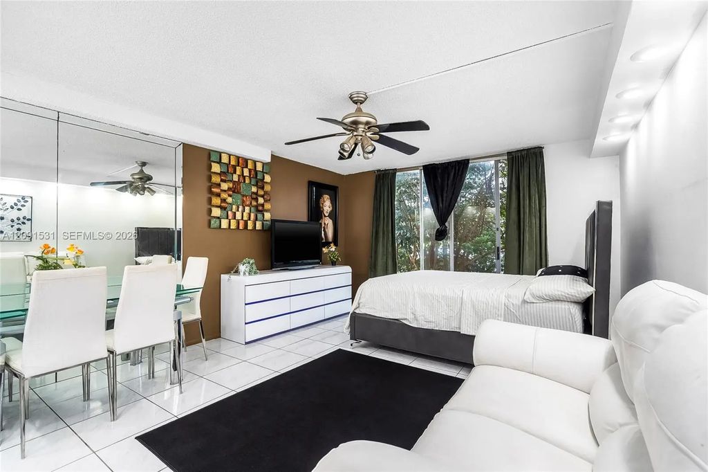 3720 Inverrary Drive #1m, Lauderhill