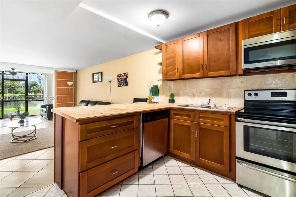 3710 Inverrary Drive #1d, Lauderhill