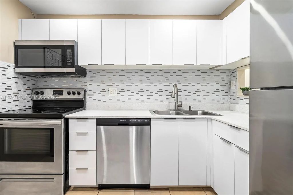 3670 Inverrary Drive #1ob, Lauderhill