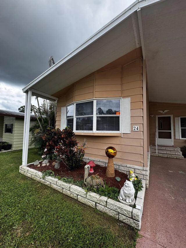 2 of 35 - 24 Flores Del Norte, Fort Pierce, FL