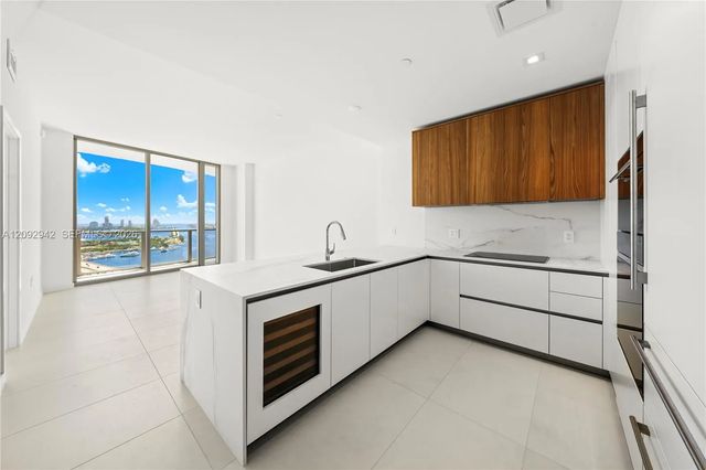 2 of 41 - 1400 Biscayne Boulevard #3005, Miami, FL