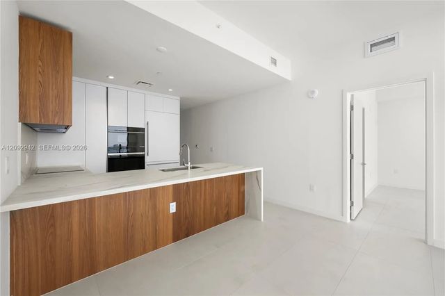 4 of 41 - 1400 Biscayne Boulevard #3005, Miami, FL