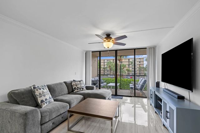 5 of 39 - 16 Royal Palm Way #205, Boca Raton, FL