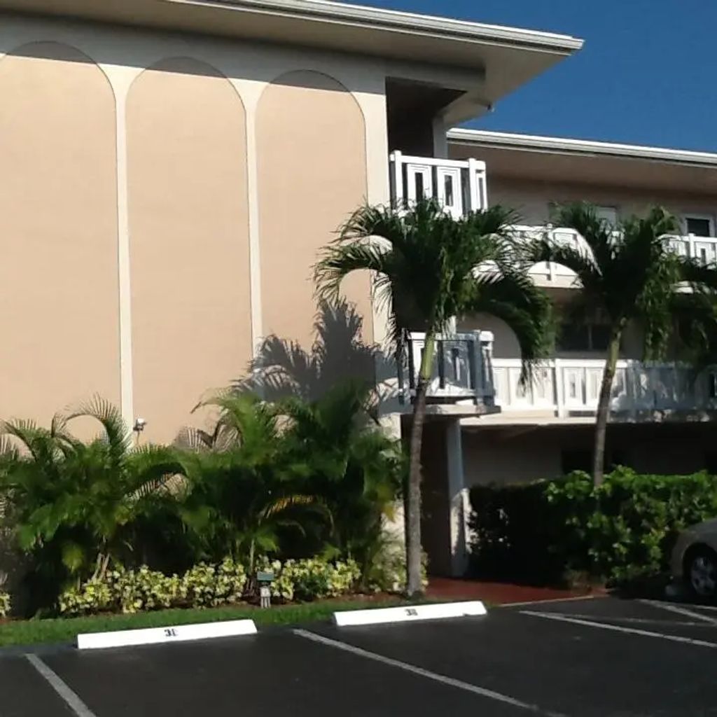 2640 Garden Drive S #212, Lake Worth
