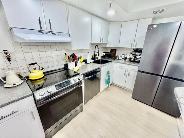 4 of 45 - 6830 Indian Creek Drive #7e, Miami Beach, FL