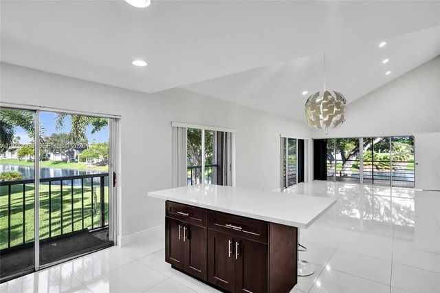 7581 Nw 86th Terrace #201, Tamarac