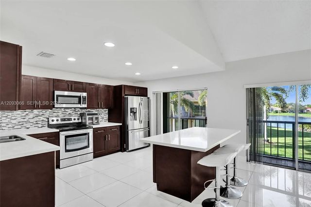 5 of 57 - 7581 Nw 86th Terrace #201, Tamarac, FL