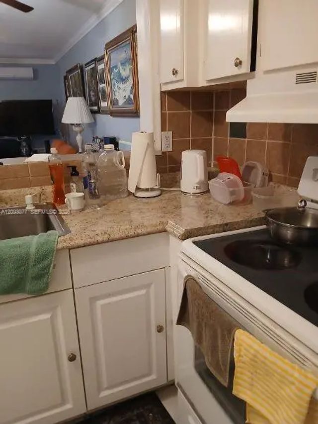 2 of 10 - 17001 Ne 13th Avenue #203, Miami, FL