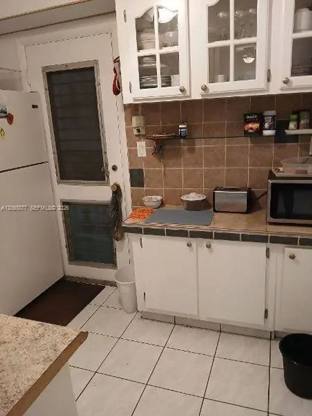 3 of 10 - 17001 Ne 13th Avenue #203, Miami, FL