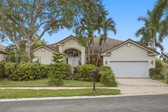2 of 27 - 3026 Lakewood Drive, Weston, FL