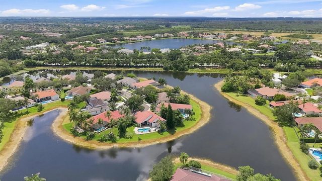 5 of 27 - 3026 Lakewood Drive, Weston, FL