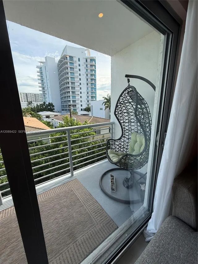 2 of 32 - 1450 Lincoln Road #406, Miami Beach, FL
