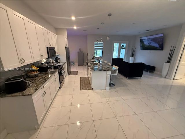 5 of 21 - 2772 38th Avenue Se, Naples, FL