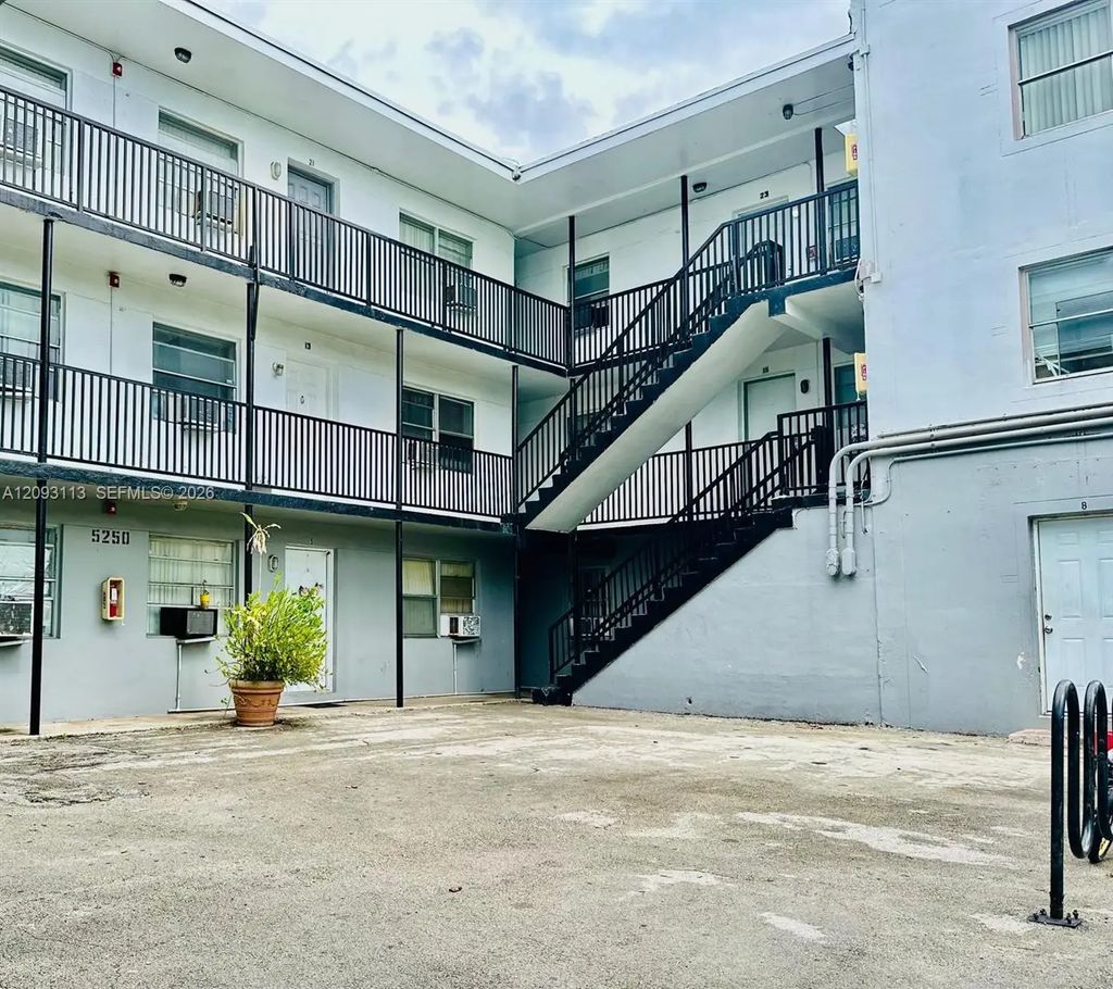 5200 Nw 26th Avenue #16, Miami