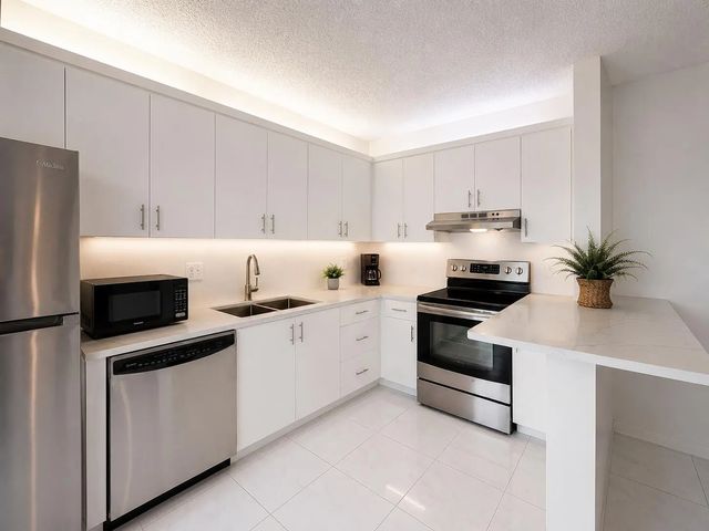 4 of 11 - 3310 Meridian Way S #a, Palm Beach Gardens, FL