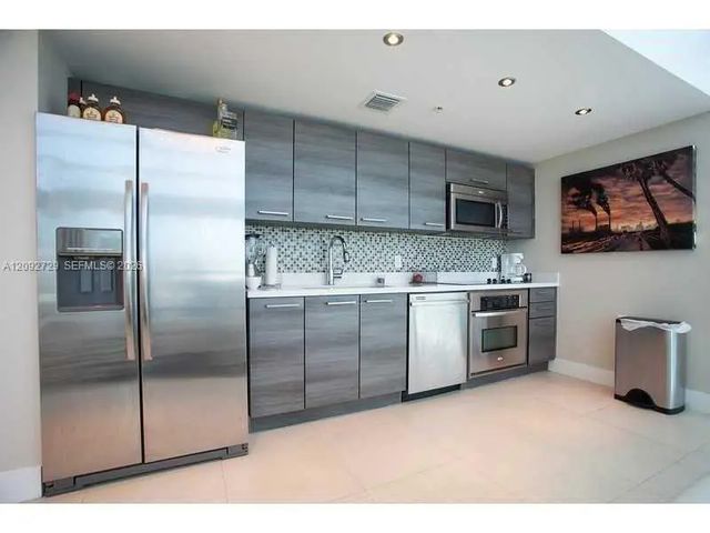 3 of 21 - 421 Meridian Avenue #21, Miami Beach, FL
