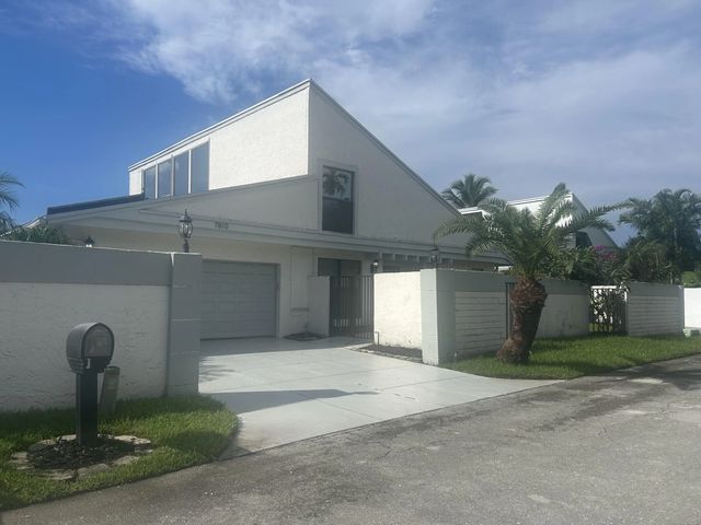 7810 Nw 4th Street, Plantation